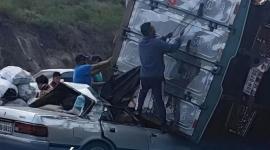 Así quedó el vehículo tras ser aplastado por el camión.