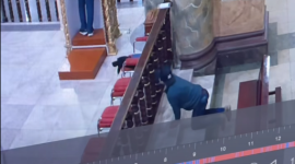 Un hombre robó las pertenencias de una mujer dentro de la iglesia.