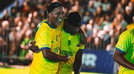 El astro brasileño Ronaldo de Assis Moreira en uno de los partidos con las leyendas de Brasil.