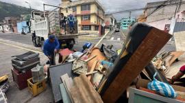 EMASEO retiró 12 toneladas de 'tereques' en tres barrios de Quito.