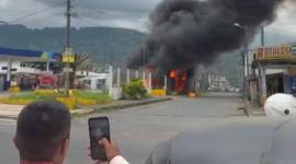 Un incendio estructural se registró la noche de este jueves en una gasolinera en La Maná.