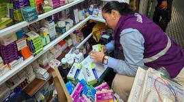 Inspectores de Arcsa hallaron más de 11 000 medicamentos irregulares que se vendían en La Bahía de Guayaquil.