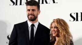 Colombian singer Shakira and FC Barcelona's soccer player Gerard Pique (L) pose during a photocall presenting her new album "Shakira" in Barcelona March 20, 2014. REUTERS/Albert Gea