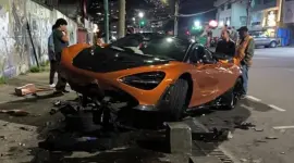 Un vehículo McLaren se chocó la noche del martes 16 de junio de 2026.