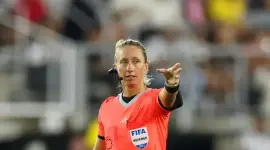 Tori Penso, primera mujer en dirigir un partido del Mundial 2026.