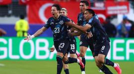 Paraguay, celebra con sus compañeros tras marcar el primer gol del equipo durante el partido del Grupo D de la Copa Mundial de la FIFA 2026 entre Turquía y Paraguay en el Estadio del Área de la Bahía de San Francisco el 19 de junio de 2026.