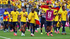 Selección de Ecuador festeja la clasificación a dieciseisavos del Mundial 2026.