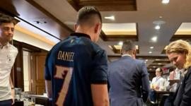 Daniel Noboa festeja junto a su hijo la clasificación histórica de Ecuador
