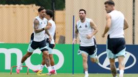 Universidad Estatal de Kennesaw, Kennesaw, Georgia, EE. UU. - 6 de julio de 2026. Lionel Messi y Leandro Paredes, de Argentina, durante el entrenamiento.