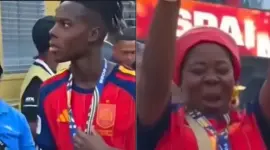 Nico Williams compartió su medalla de campeón del mundo con su madre