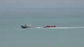 Migrantes mueren al intentar cruzar el canal de la Mancha, en Francia.