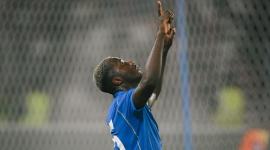 Moisés Caicedo celebra su gol marcado con el Chelsea.
