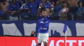El ecuatoriano Keny Arroyo, jugador de Cruzeiro, celebra el gol a Flamengo en Copa Libertadores