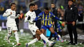 Ronda de 16 - primera pierna - Rosario Central contra Corinthians - Estadio Gigante de Arroyito, Rosario, Argentina - 13 de agosto de 2026 Jaminton Campaz de Rosario Central en acción con Raniele