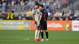 Chester, Pensilvania, EE. UU.; el centrocampista del Philadelphia Union, Quinn Sullivan (33), y el delantero del Inter Miami CF, Lionel Messi (10), reaccionan durante la segunda mitad en el Subaru Park.