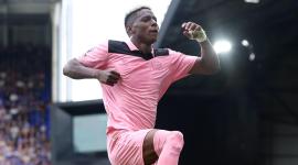 El ecuatoriano Nilson Angulo festeja el gol en la Premier League.
