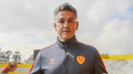 Norberto Araujo con la camiseta de Sociedad Deportiva Aucas.