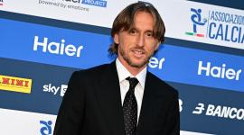 AC Milan's Croatian midfielder Luka Modric poses upon arrival at the Italian Footballers' Association (AIC) gala and awards ceremony at La Scala Theatre in Milan, Italy on September 2, 2026. (Photo by Piero CRUCIATTI / AFP)