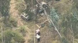 Una camineta cayó al menos 100 metros de la vía Taquil-Chuquiribamba, en Loja