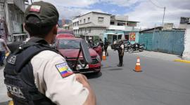 Efectivos de la Policía Nacional realizan operativos en Ecuador.