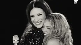 Las artistas Laura Pausini y Shakira compartieron escenario en Madrid.