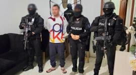 Uno de los detenidos durante los operativos ejecutados por Policía Nacional y el Comando Sur de los Estados Unidos en varias provincias del país.