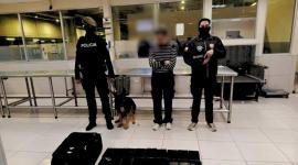Una ciudadana española fue detenida en el aeropuerto de Guayaquil con 18,05 kilos de cocaína que pretendía trasladar hacia Alemania.