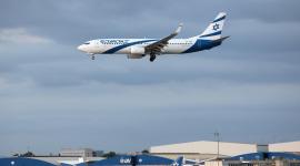 Un avión de la aerolínea israelí El Al aterriza en el aeropuerto Ben-Gurion. La aerolínea nacional de Israel anunció el 2 de octubre la cancelación de los vuelos de repatriación desde Dubái tras un ataque aéreo.