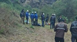 Criminaslística y equipos de rescate acudieron ante la alerta de un cuerpo en el puente del Chiche.