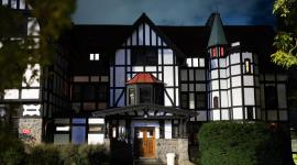 Esta foto, tomada el 2 de octubre de 2026, muestra la casa de la fraternidad Chi Phi en el campus de la Universidad de Cornell en Ithaca, Nueva York.