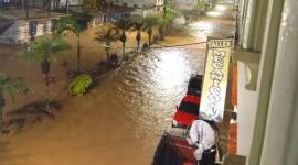 Un río desbordado en el cantón Las Naves provocó daños e inundaciones tras las fuertes lluvias.