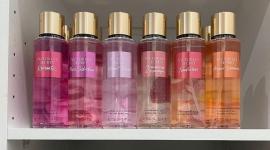 Los perfumes y splash de Victoria's Secret tienen distintas presentaciones, por lo que es recomendable comparar sus características con las del catálogo oficial.
