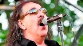 Saúl Blanch, primer vocalista de Rata Blanca, falleció a los 75 años tras permanecer hospitalizado durante varias semanas.