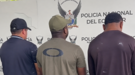 La Policía Nacional encontró aproximadamente 2 500 litros de presunto diésel durante un operativo en Esmeraldas.