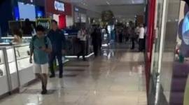 Las fuertes lluvias de este lunes 26 de octubre provocaron una inundación en el centro comercial Mall del Sol, en Guayaquil.