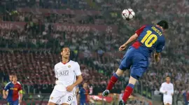 El histórico gol que anotó Messi en la Champions League del 2009 con la camiseta del Barcelona de España.