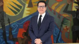 José Julio Neira es licenciado en Asuntos Internacionales de la Universidad Rollins de Estados Unidos.