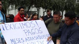 Familiares y pacientes realizaron un plantón, para exigir el pago al Gobierno de la deuda que mantienen con las empresas dializadoras, en la Plataforma Gubernamental Norte. Fotos :API /Rolando Enríquez