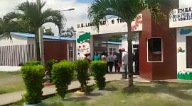Fachada de la Unidad Educativa Libertad El Timbre, en San Mateo, Esmeraldas.