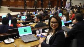 La legisladora Nataly Morillo mocionó la aprobación de la reforma al artículo 5 de la Constitución sobre la prohibición de instalar bases militares en el país.