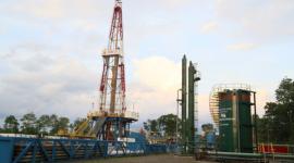 Vista de un taladro de perforación de pozos petroleros el en campo Auca en la Amazonía de Ecuador.