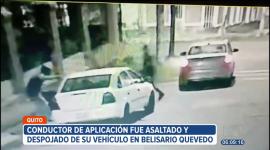 En menos de 30 segundos, hombres armados despojaron a un ciudadano de su vehículo en el sector de Belisario Quevedo, en el norte de Quito. 

Vía: Gustavo Jaramillo