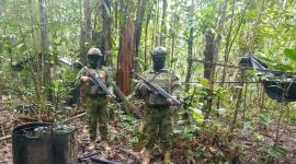 Militares en operaciones contra la minería ilegal en Sucumbíos.