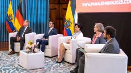 Autoridades de la Senescyt y Ministerio de Relaciones Exteriores durante el lanzamiento del programa de formación profesional para bachilleres ecuatorianos en Alemania.