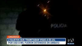 Dos hombres dedicados a tramitar viajes a Estados Unidos por 8 mil dólares fueron detenidos en una parroquia del sur de Ambato.
Vía: Edith Jácome