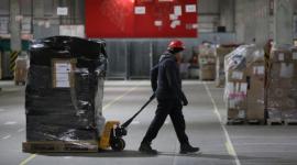 Los paquetes enviados por migrantes ecuatorianos no se verán afectados por el nuevo arancel.