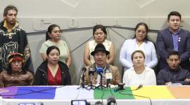 Leonidas Iza en conferencia de prensa con otros líderes del movimiento indígena el lunes 9 de junio del 2025.