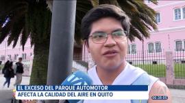El exceso del parque automotor y el mal estado de algunas unidades de transporte público en Quito es el principal factor que afecta la calidad del aire en la capital.
Vía: Nathalie Jiménez