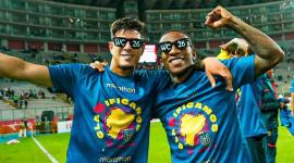 Los seleccionados de Ecuador festejaron la clasificación al quinto mundial después de empatar ante Perú sin goles.