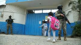 Policías y militares han reforzado la seguridad en instituciones educativas de Ecuador